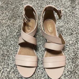 New without tags Clark’s pink heeled sandals